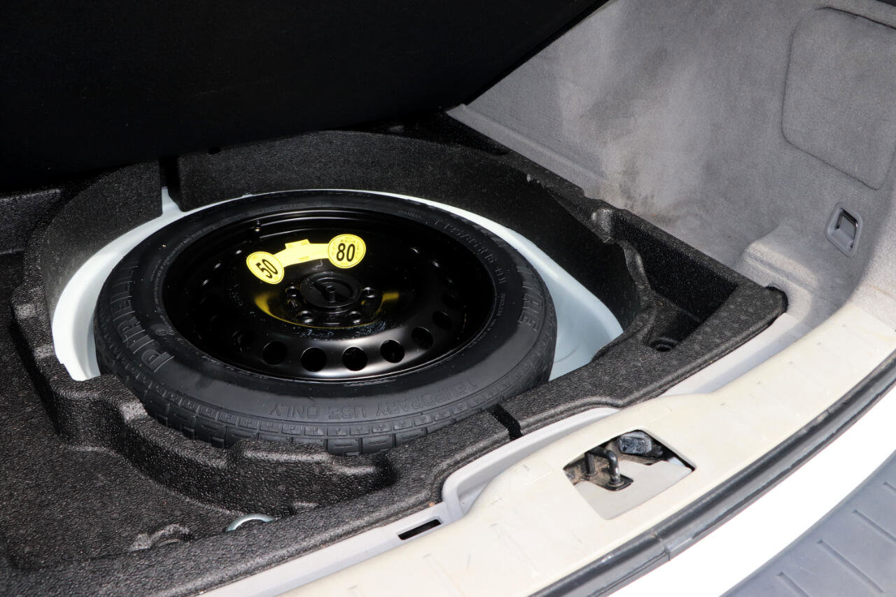 Used 2011 Volvo V50 T5 image 7