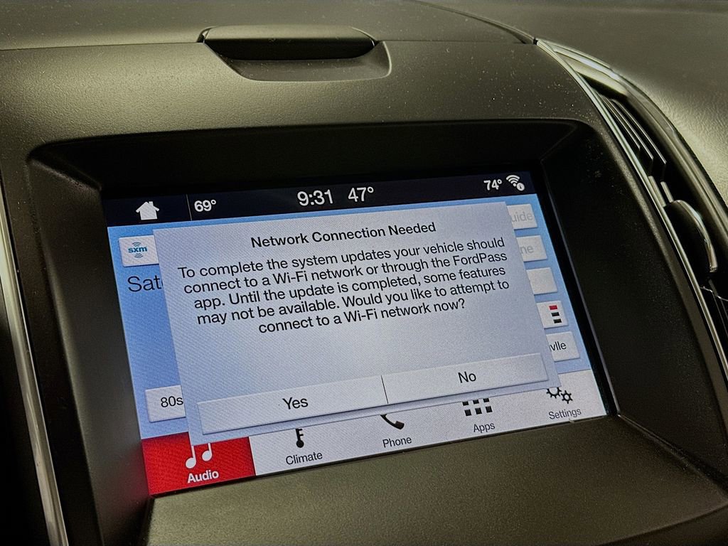 Used 2019 Ford Edge Titanium w/ Cold Weather Package AWD/4WD image 15