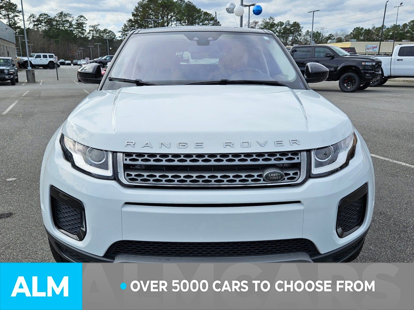 Used 2019 Land Rover Range Rover Evoque SE AWD/4WD image 3