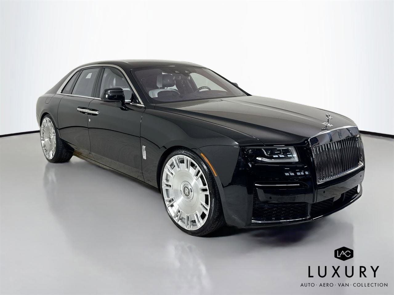 Used 2022 Rolls-Royce Ghost w/ Ghost Package image 4