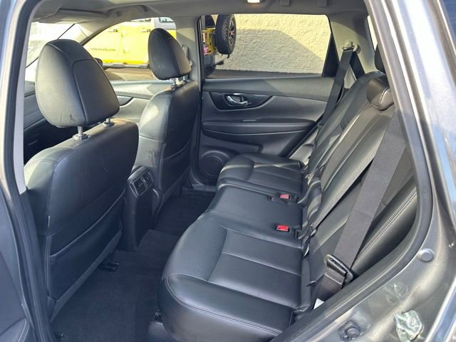 Used 2018 Nissan Rogue SL w/ Premium Package image 19