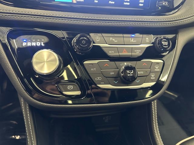New 2027 Chrysler Pacifica Limited FWD image 36
