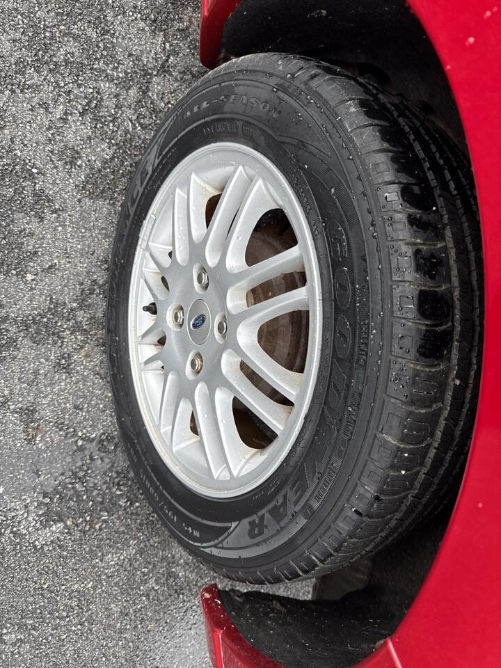 Used 2010 Ford Focus SE FWD image 27
