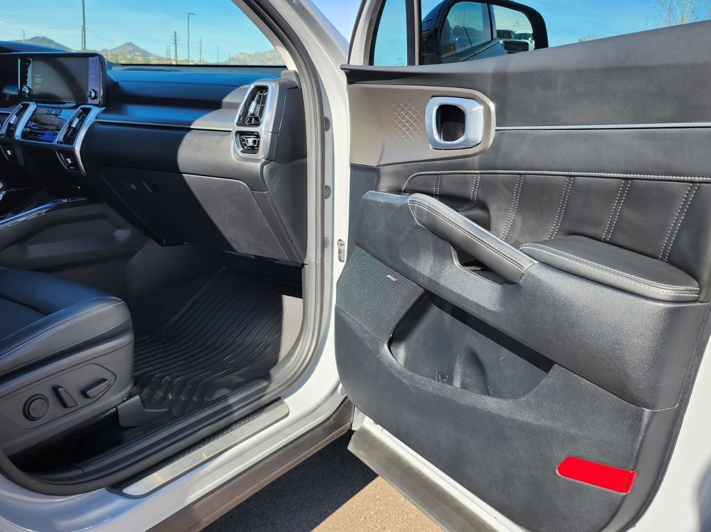 Used 2023 Kia Sorento SX image 26