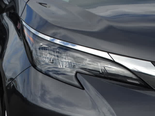 Used 2025 Toyota Sienna XLE w/ XLE Plus Package FWD image 5