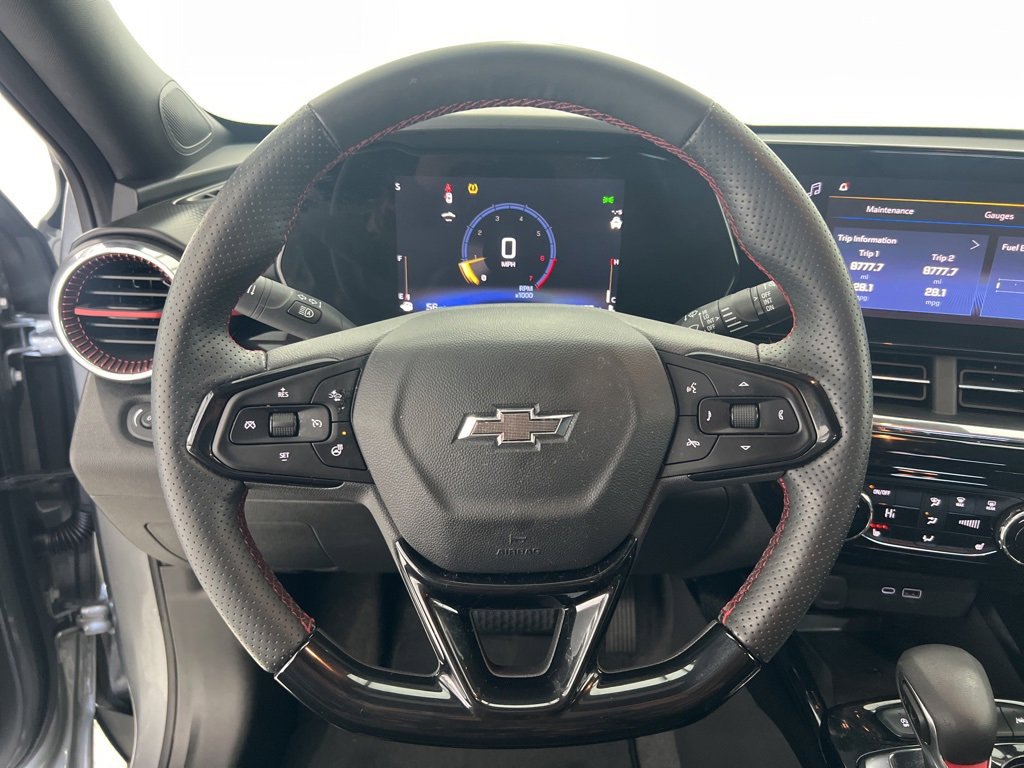 Used 2025 Chevrolet Trax RS w/ Sunroof Package image 10