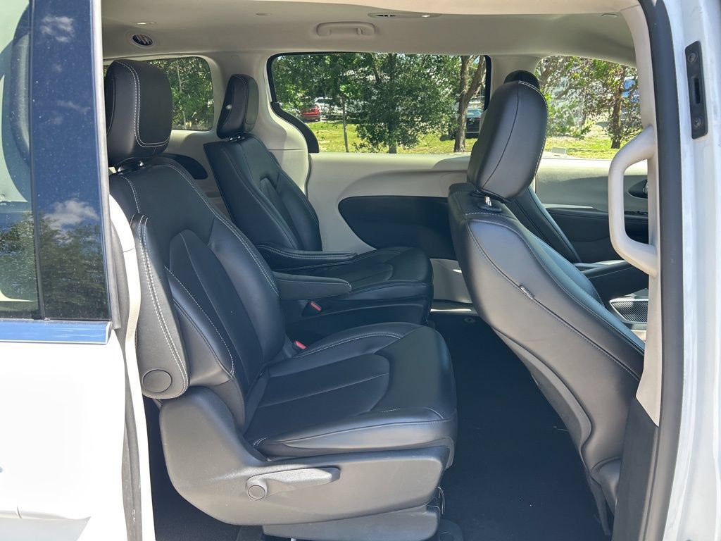 Used 2024 Chrysler Pacifica Limited FWD image 49