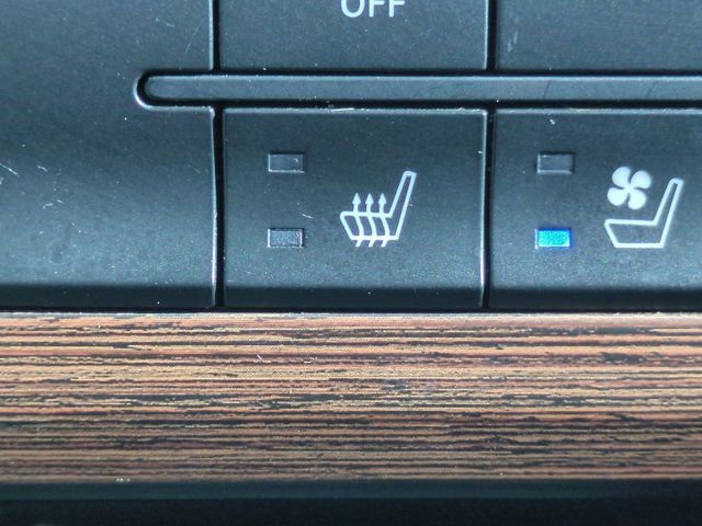 Used 2018 RAM 1500 Laramie w/ Convenience Group RWD image 24