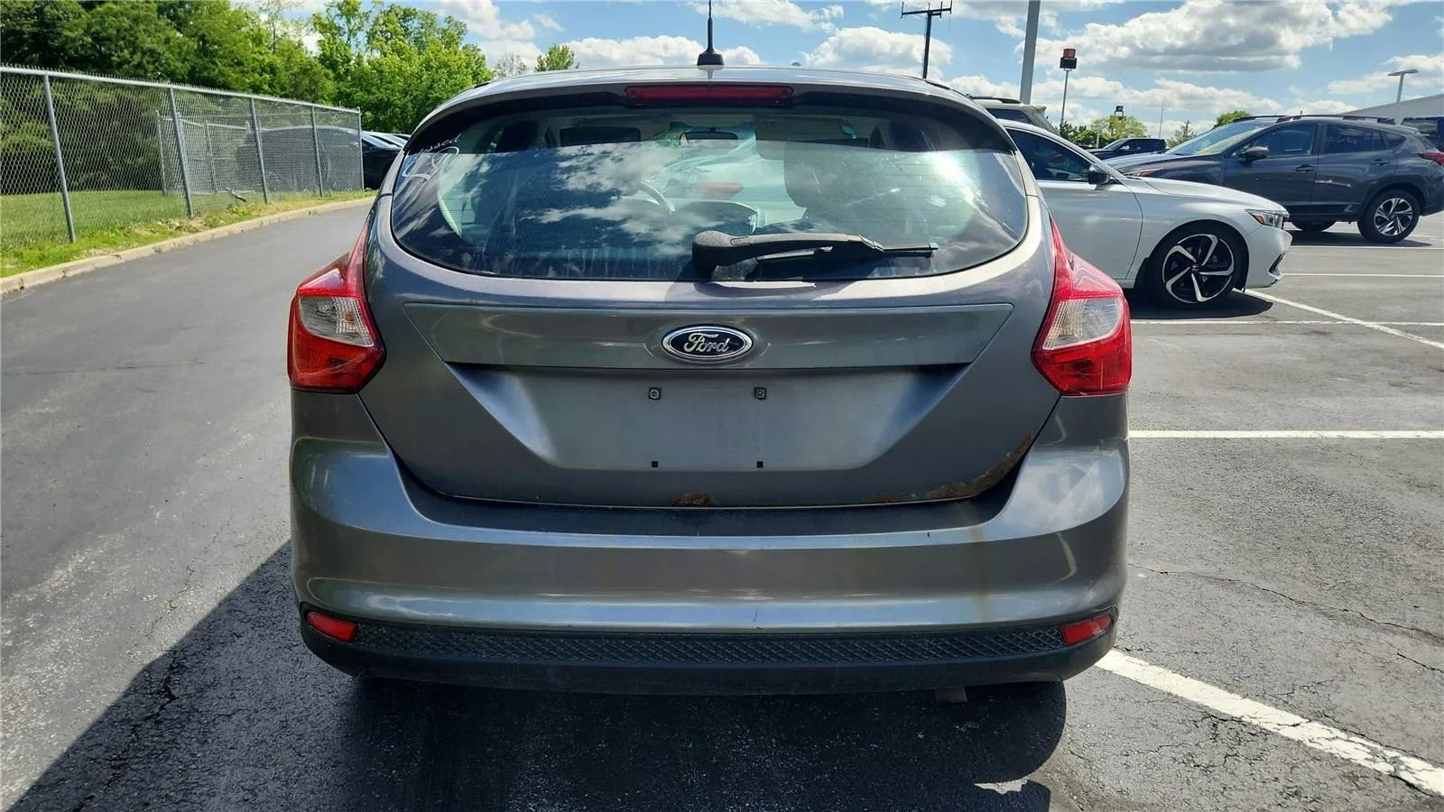 Used 2012 Ford Focus SE w/ SE Winter Pkg FWD image 3
