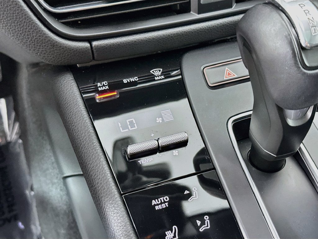 Used 2022 Porsche Macan AWD/4WD image 18