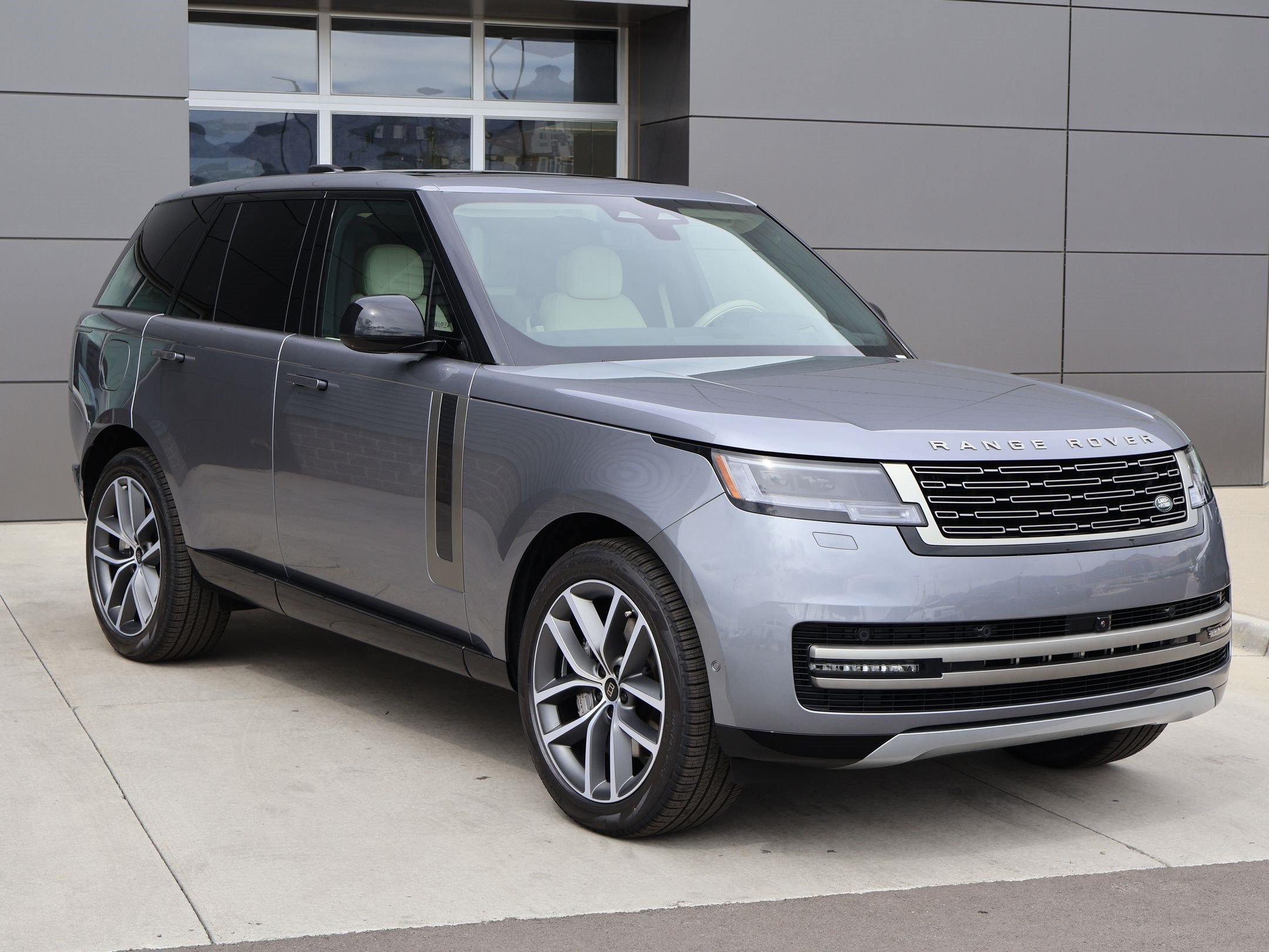 New 2027 Land Rover Range Rover SE AWD/4WD image 3