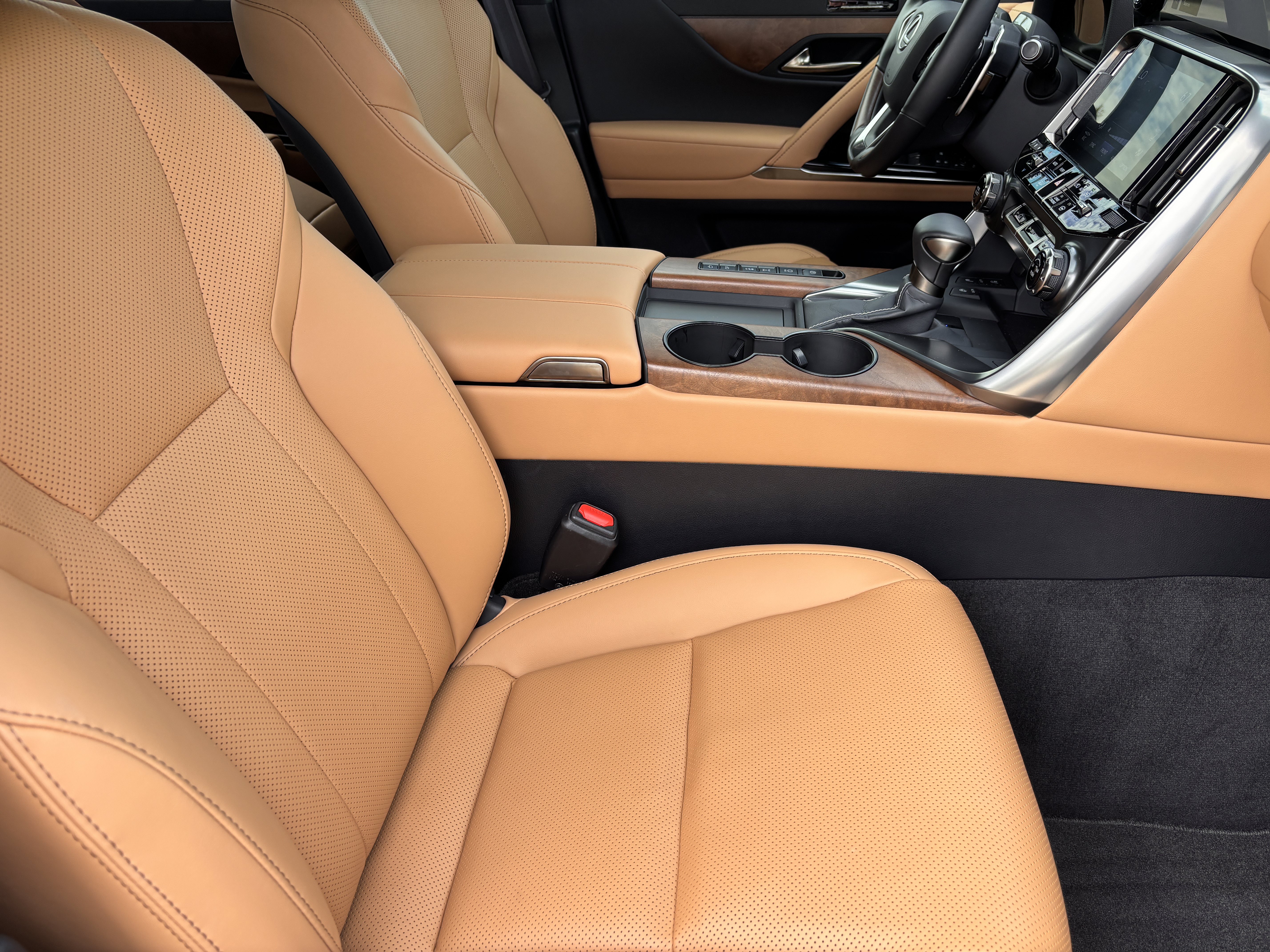 Certified 2026 Lexus LX 600 4WD w/ Accessory Package (Z1) image 18