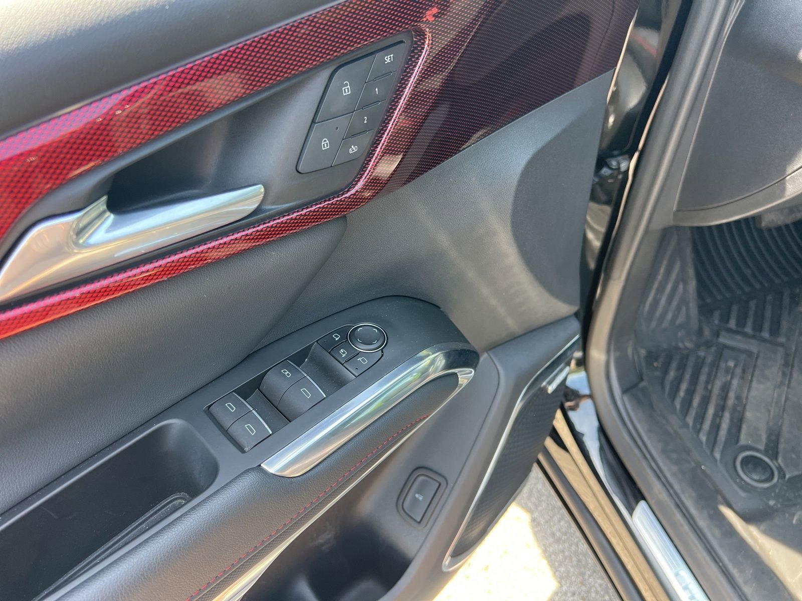 Used 2024 Chevrolet Traverse RS image 23