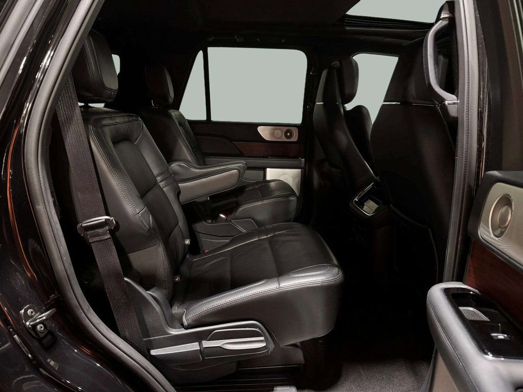 Used 2023 Lincoln Navigator Reserve image 28
