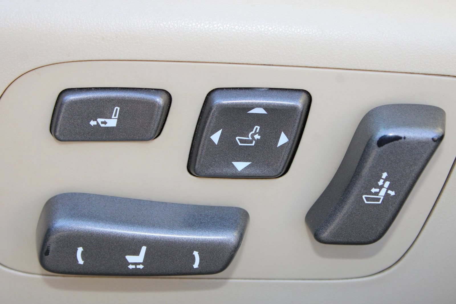 Used 2010 Lexus LS 460 RWD image 16