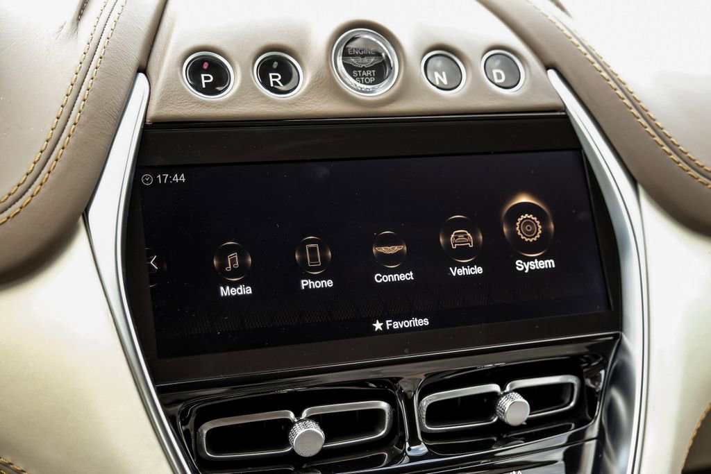Used 2021 Aston Martin DBX image 37
