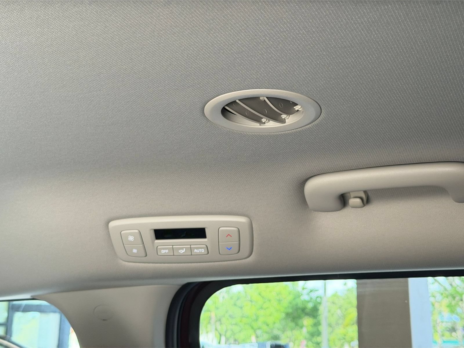 Used 2026 Kia Carnival FWD image 24