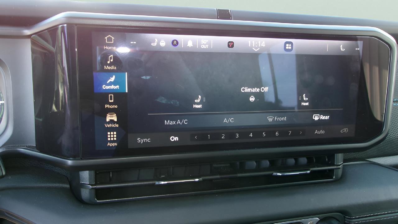 Used 2025 Jeep Wrangler Unlimited Rubicon 4xe w/ Safety Group AWD/4WD image 13