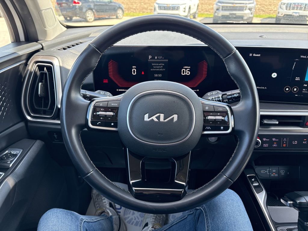 Used 2024 Kia Sorento S image 31