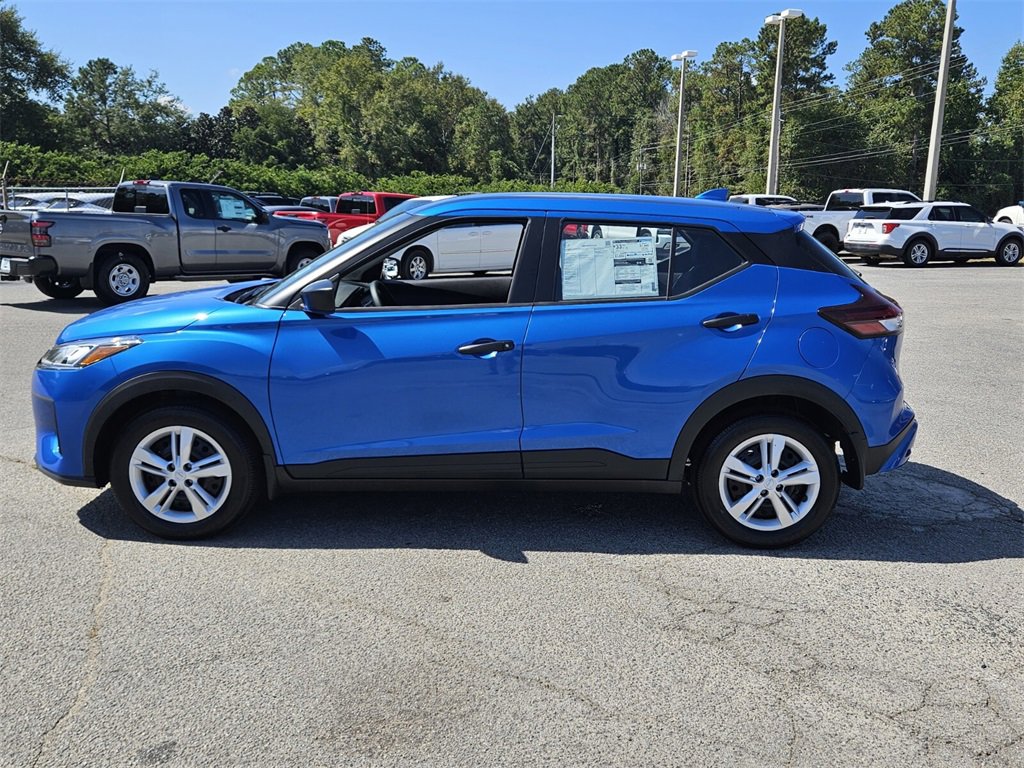 New 2025 Nissan Kicks Play S image 2