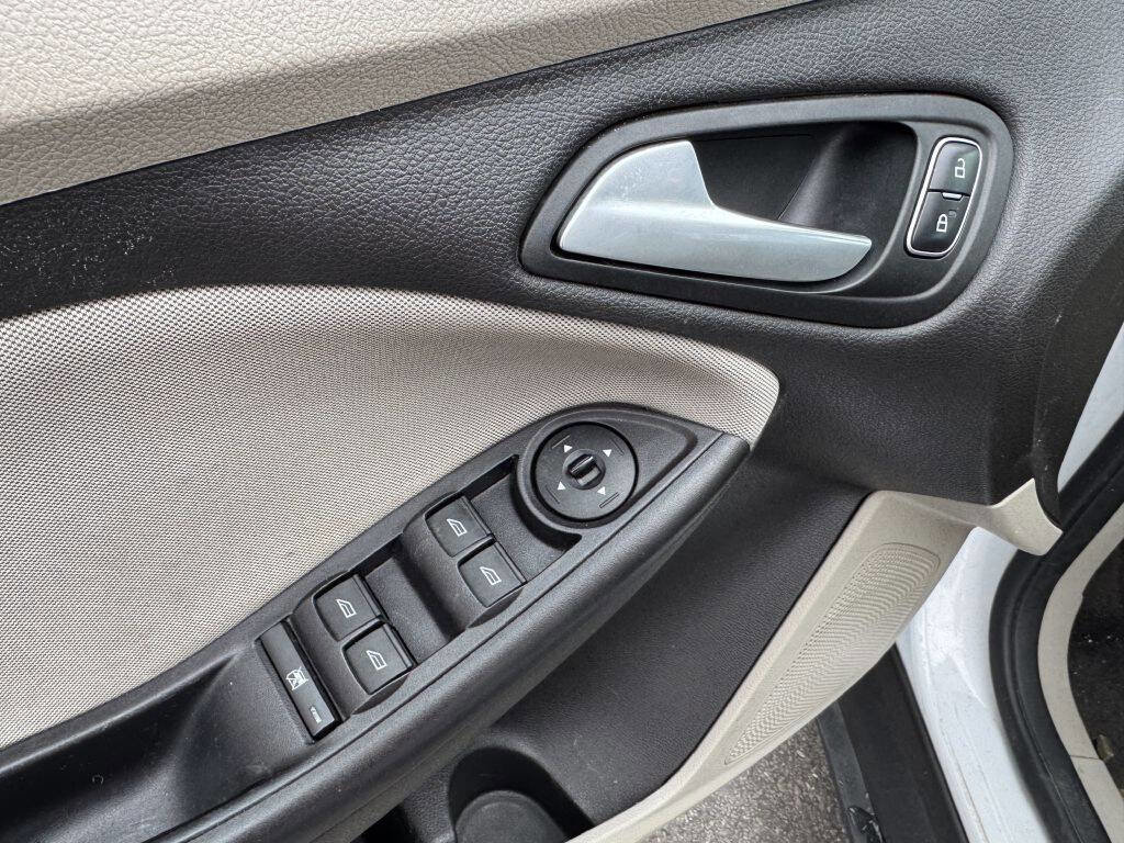 Used 2016 Ford Focus SE image 7