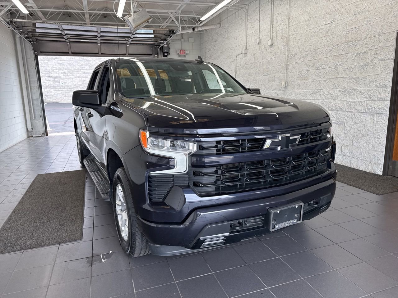 Used 2023 Chevrolet Silverado 1500 RST image 2