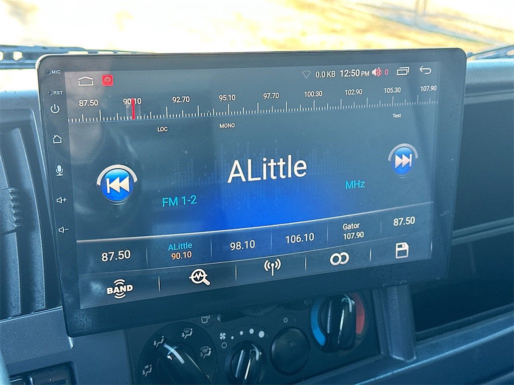 Used 2018 Isuzu NPR image 17