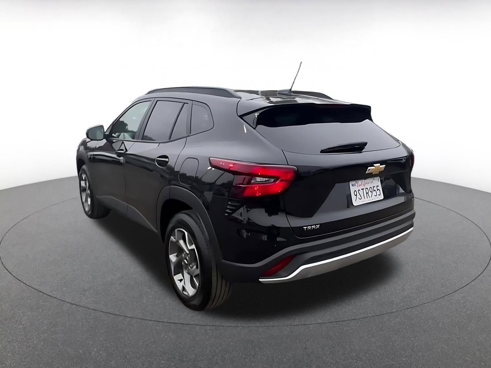 Used 2025 Chevrolet Trax LT image 11