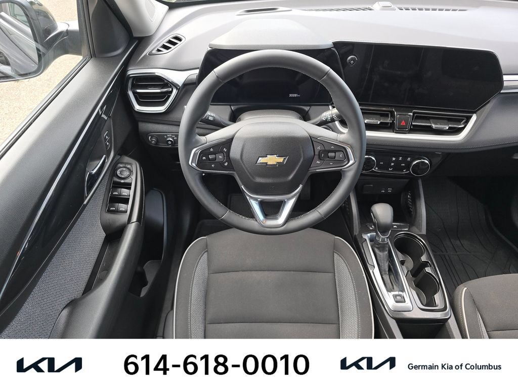 Used 2024 Chevrolet TrailBlazer LT w/ LT Cold Weather Package FWD image 16