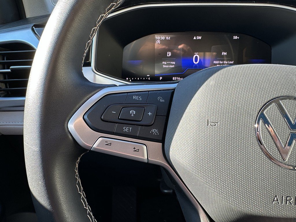 Used 2025 Volkswagen Taos SE w/ Panoramic Sunroof Package image 24