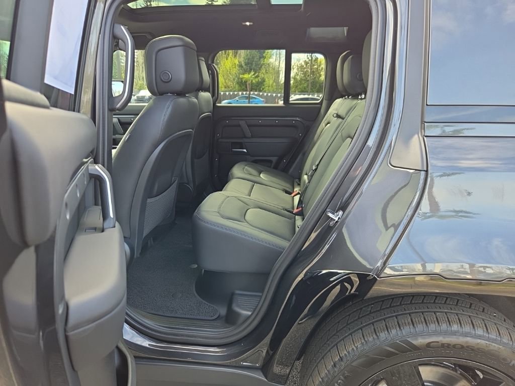 New 2026 Land Rover Defender 110 X-Dynamic SE AWD/4WD image 5