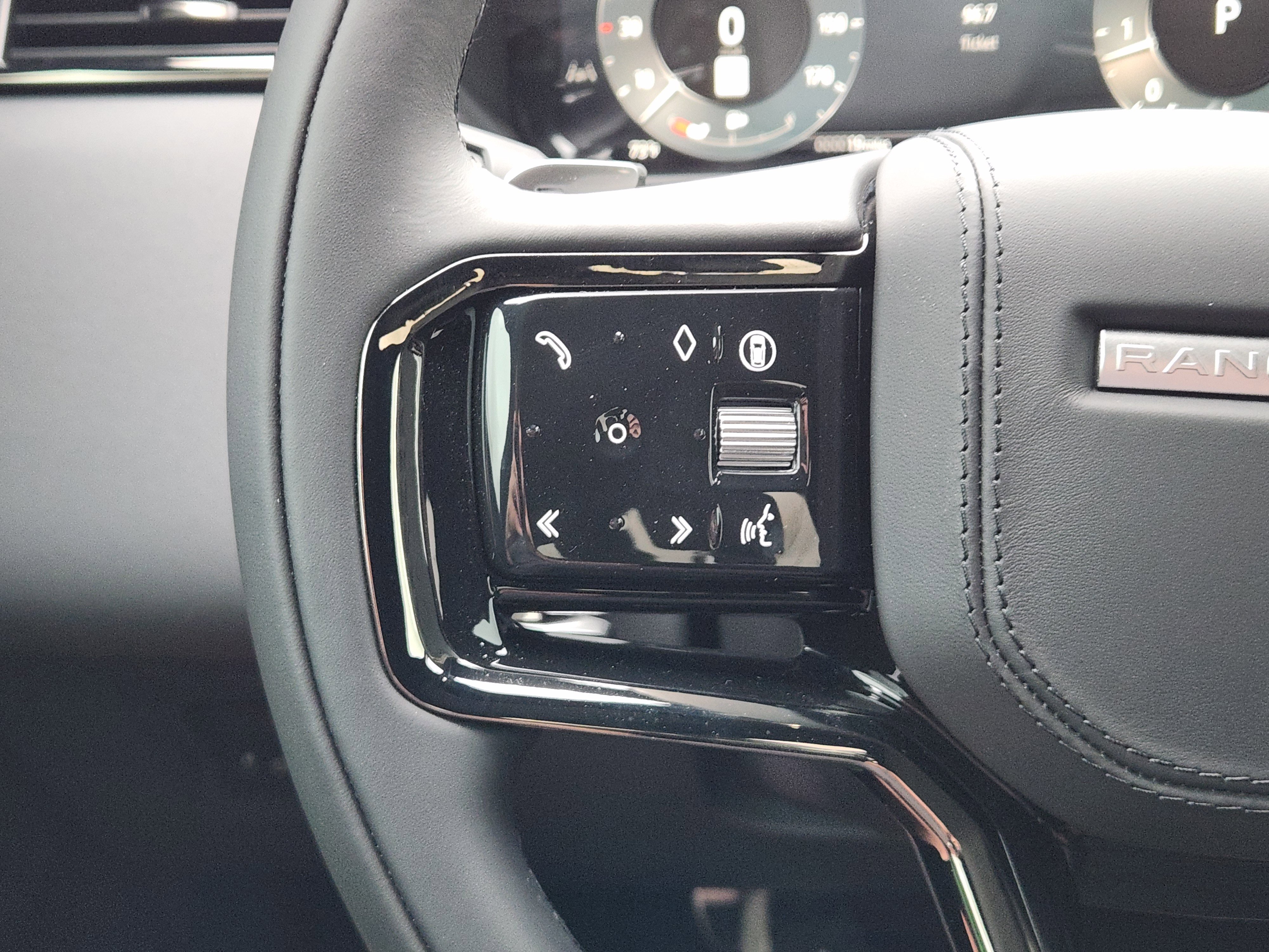 New 2026 Land Rover Range Rover Velar Dynamic SE image 28