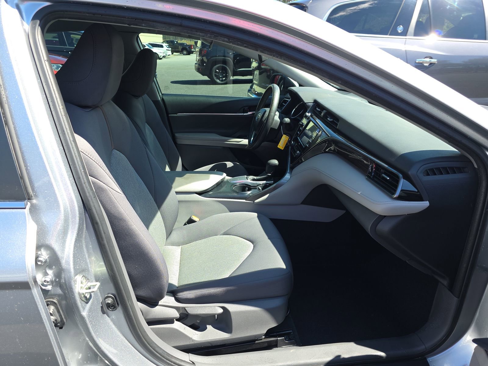 Used 2020 Toyota Camry LE image 15