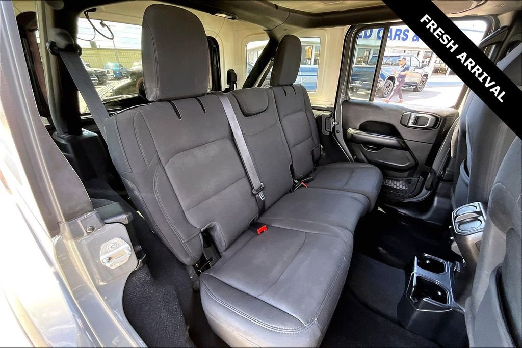 Used 2020 Jeep Wrangler Unlimited Sahara image 23