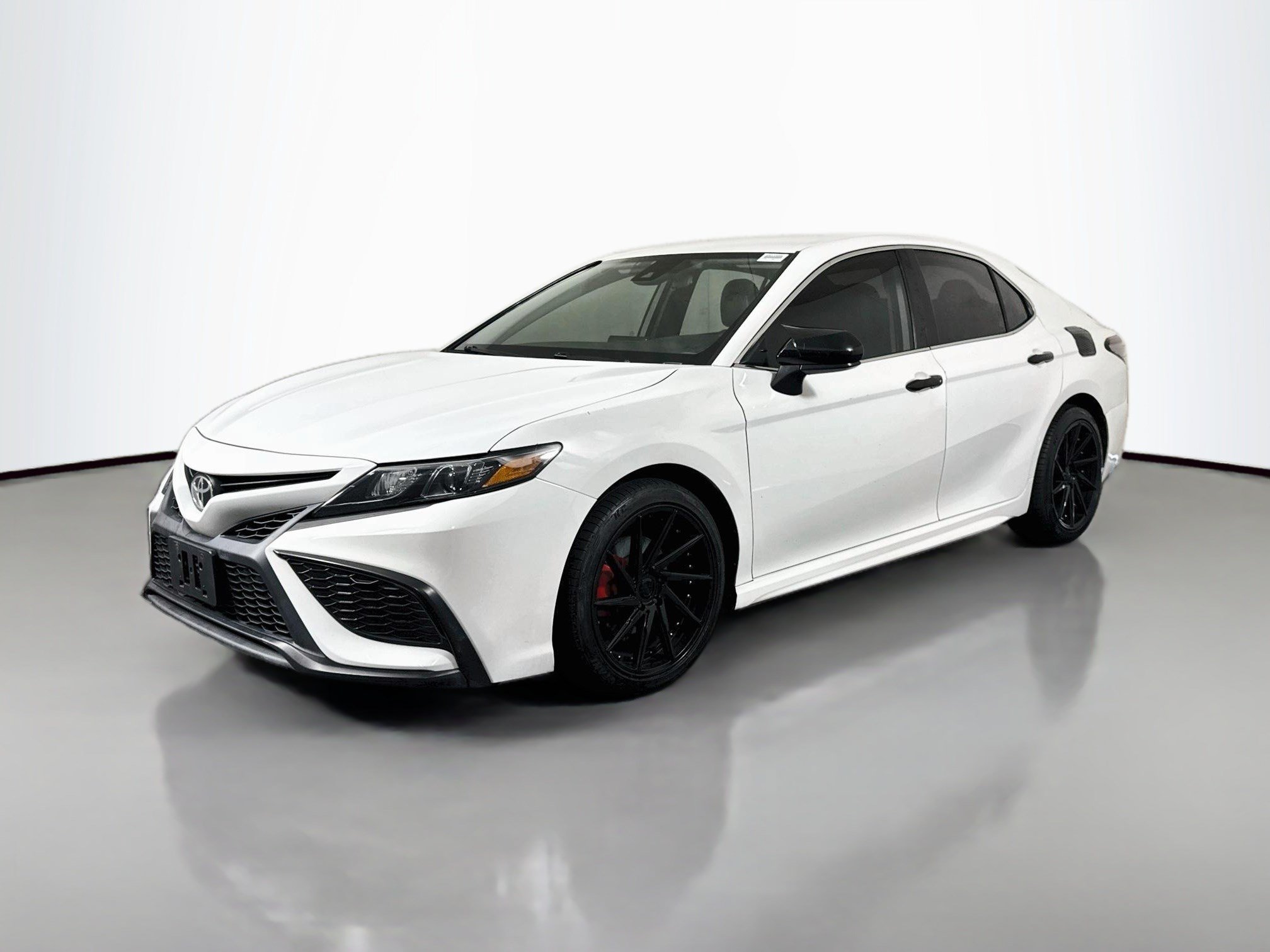 Used 2021 Toyota Camry SE FWD image 4