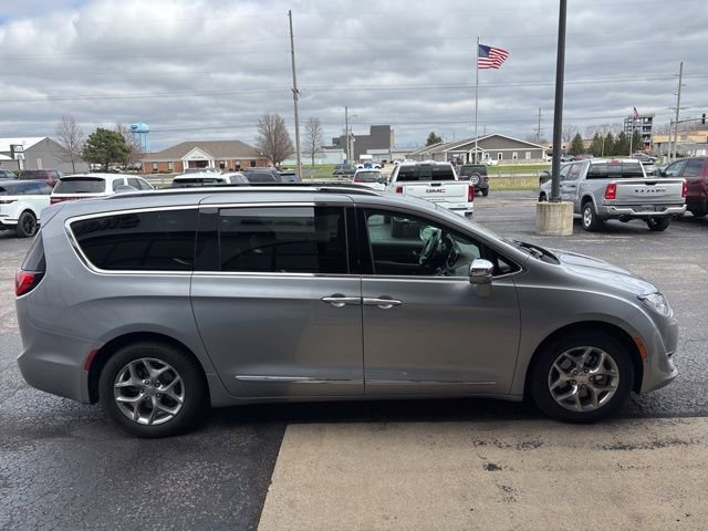 Used 2017 Chrysler Pacifica Limited w/ UConnect Theater Package image 5