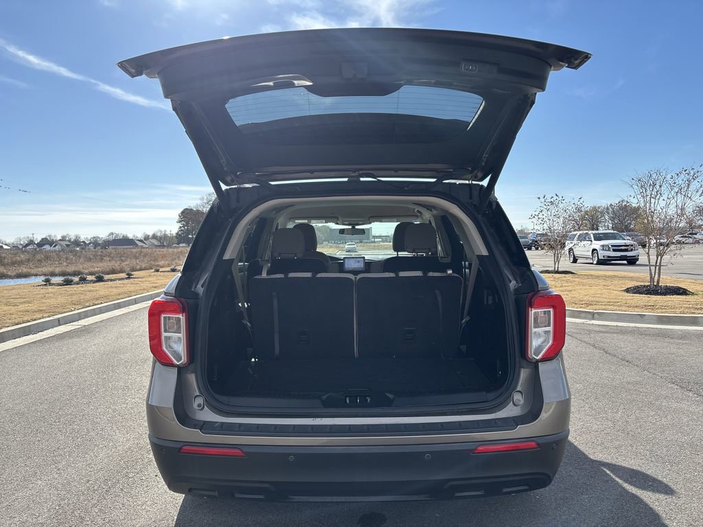 Used 2021 Ford Explorer XLT image 16