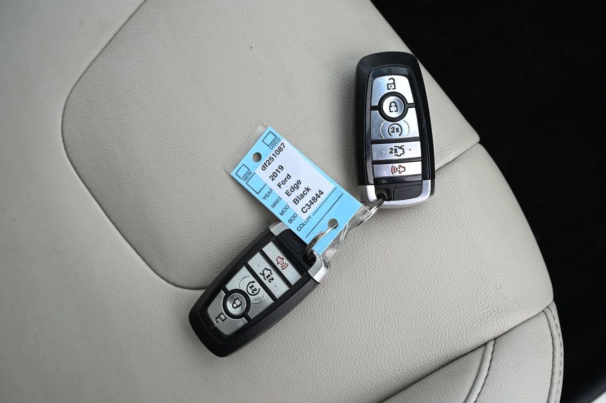 Used 2019 Ford Edge Titanium w/ Cold Weather Package image 47