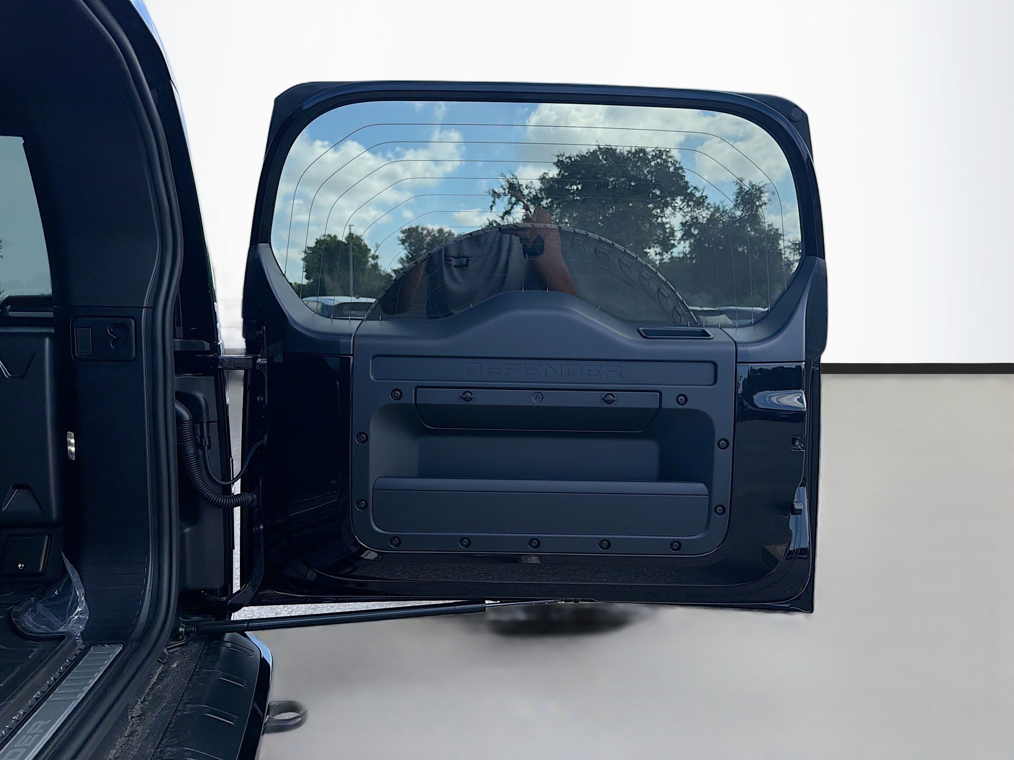 New 2026 Land Rover Defender 110 OCTA AWD/4WD image 13