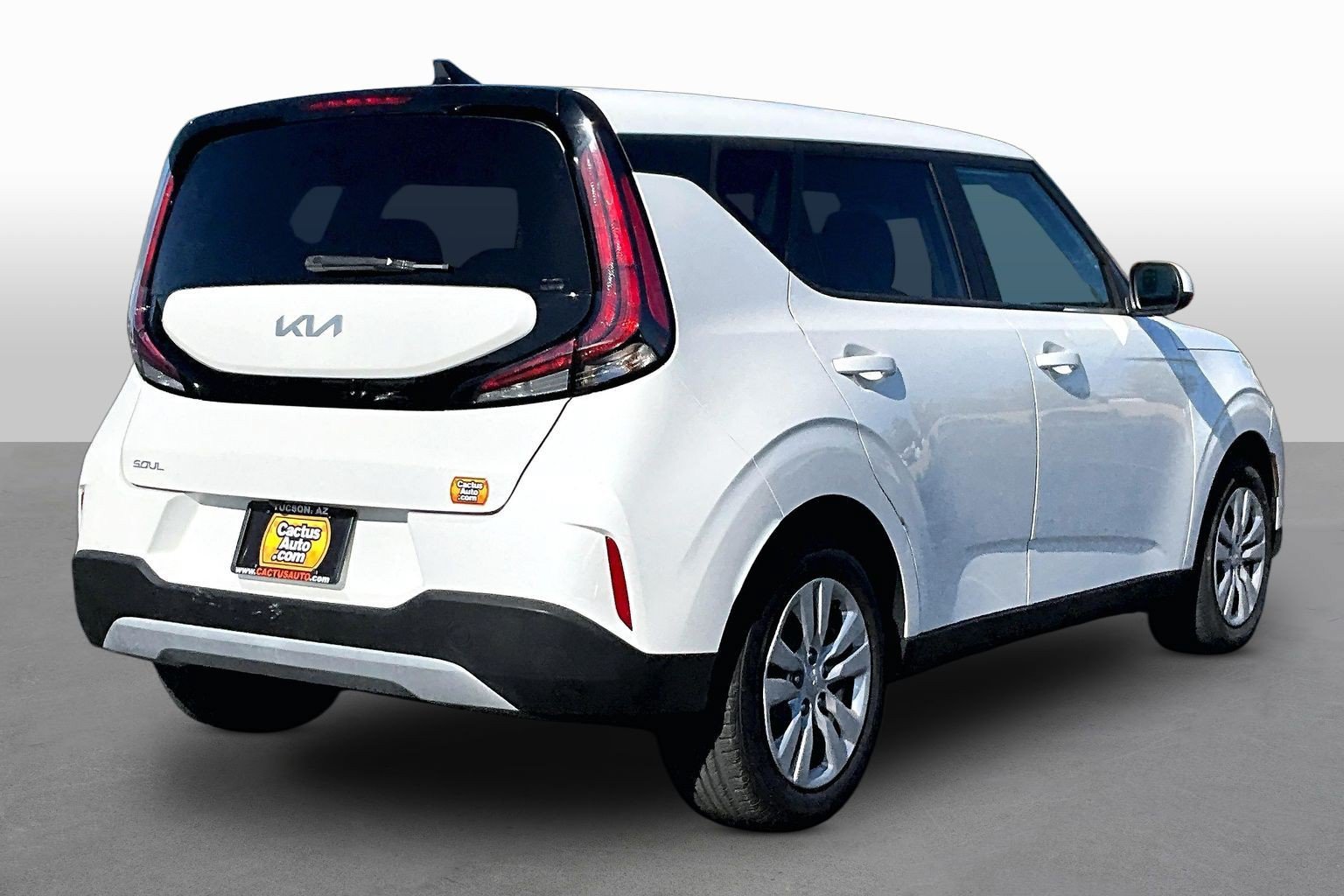 Used 2023 Kia Soul LX FWD image 2