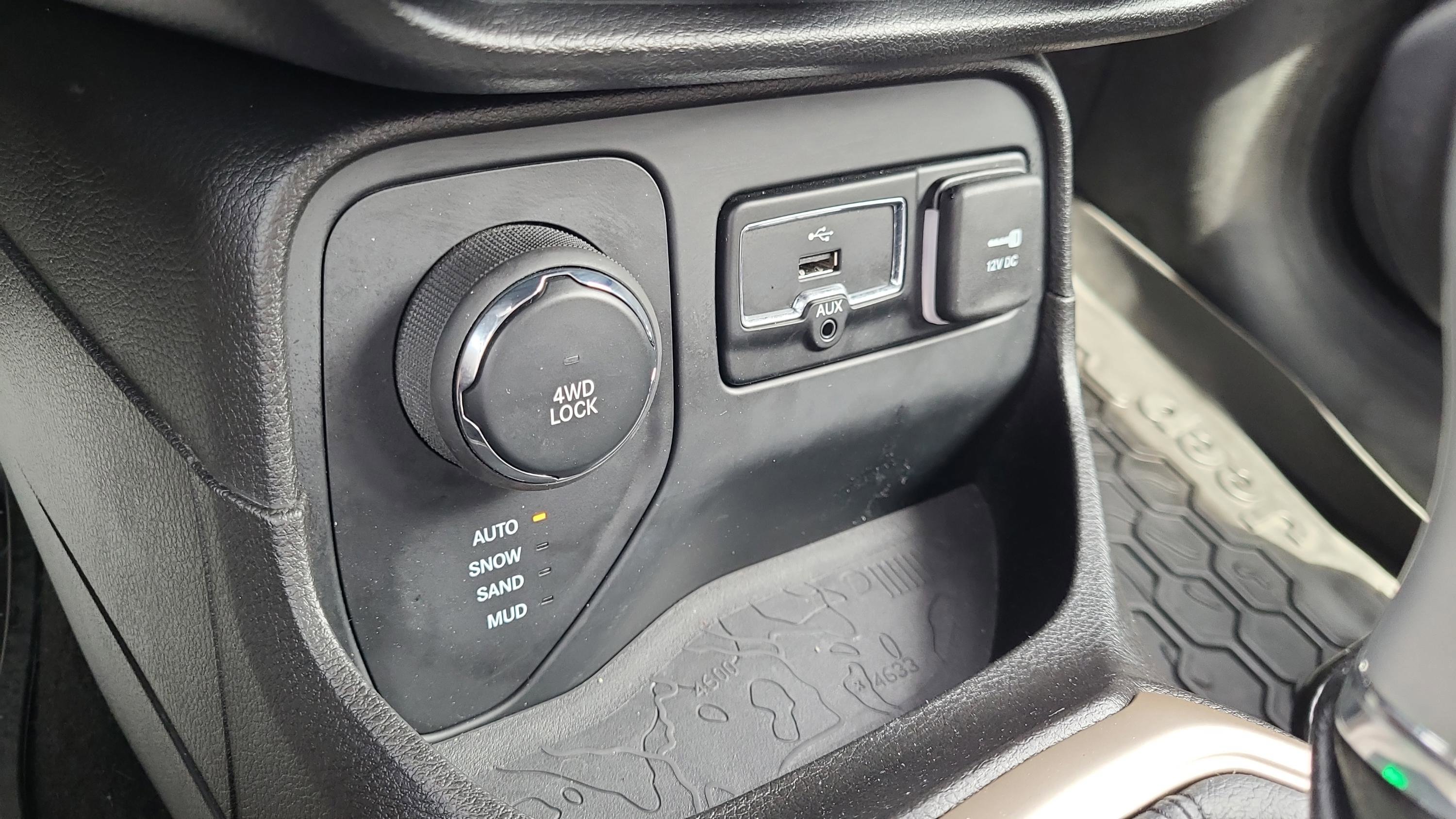 Used 2017 Jeep Renegade Latitude w/ Safety & Security Group image 23