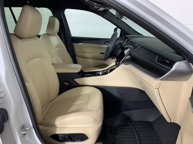 Used 2023 Jeep Grand Cherokee Limited w/ Luxury Tech Group II AWD/4WD image 25