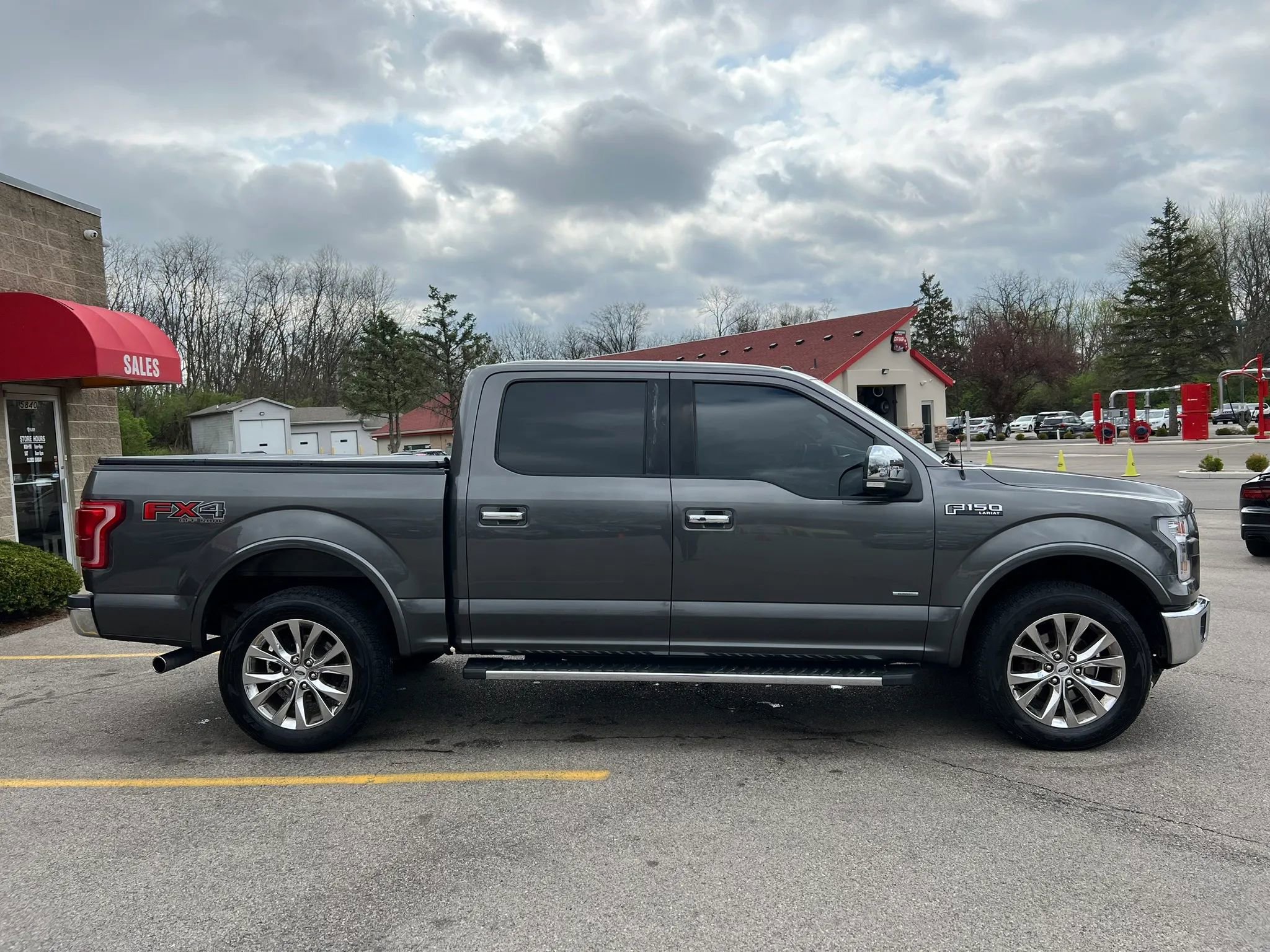 Used 2015 Ford F150 Lariat w/ Equipment Group 502A Luxury image 4