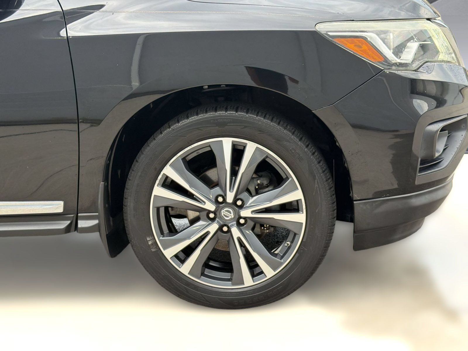 Used 2019 Nissan Pathfinder Platinum w/ Cargo Package FWD image 13