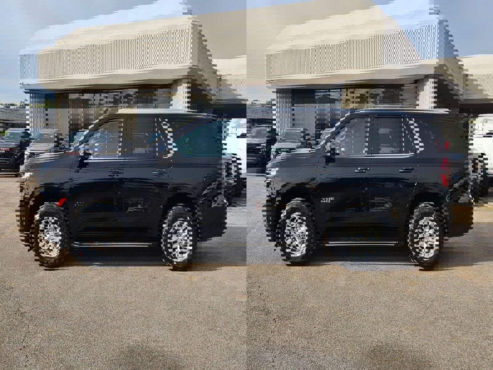 Used 2023 Chevrolet Tahoe LT image 2