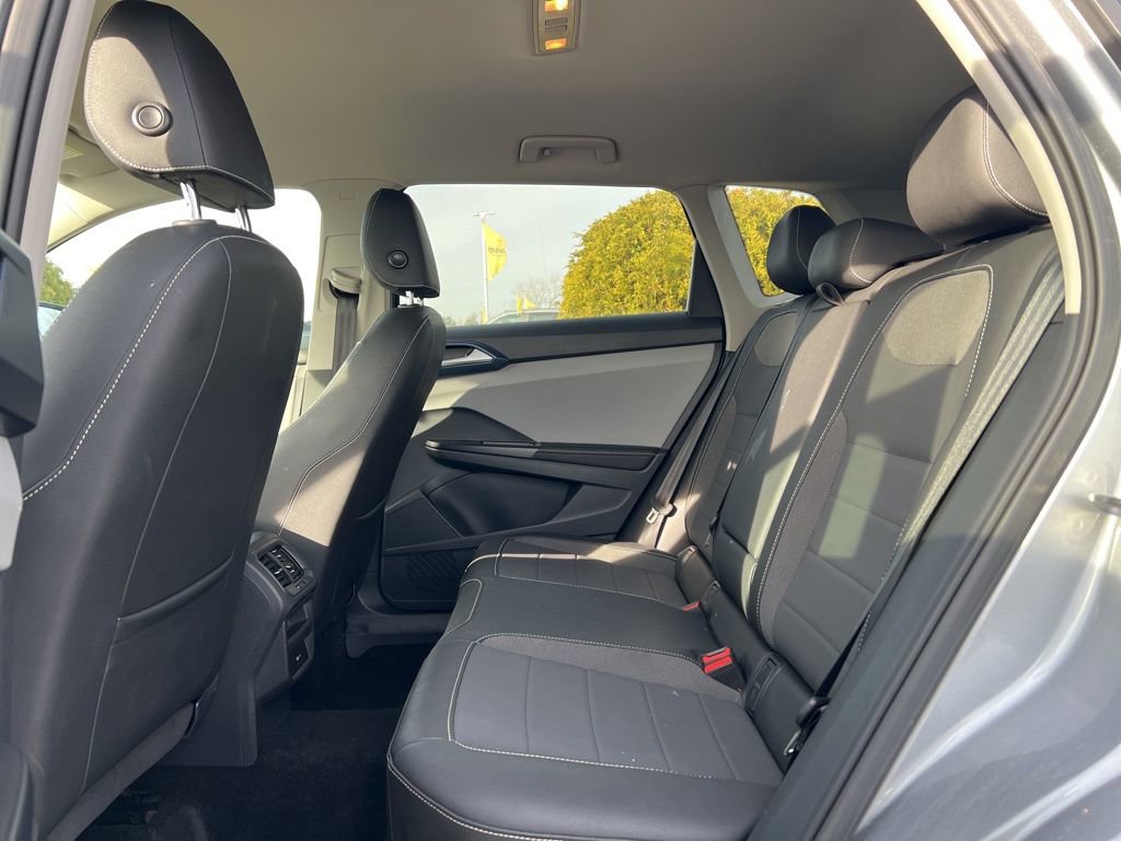 Used 2024 Volkswagen Taos SE image 25