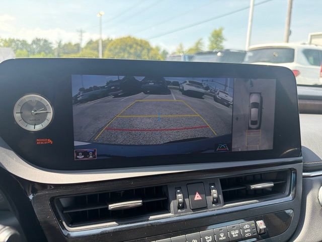 Used 2022 Lexus ES 300h Ultra Luxury w/ Accessory Package 2 FWD image 15