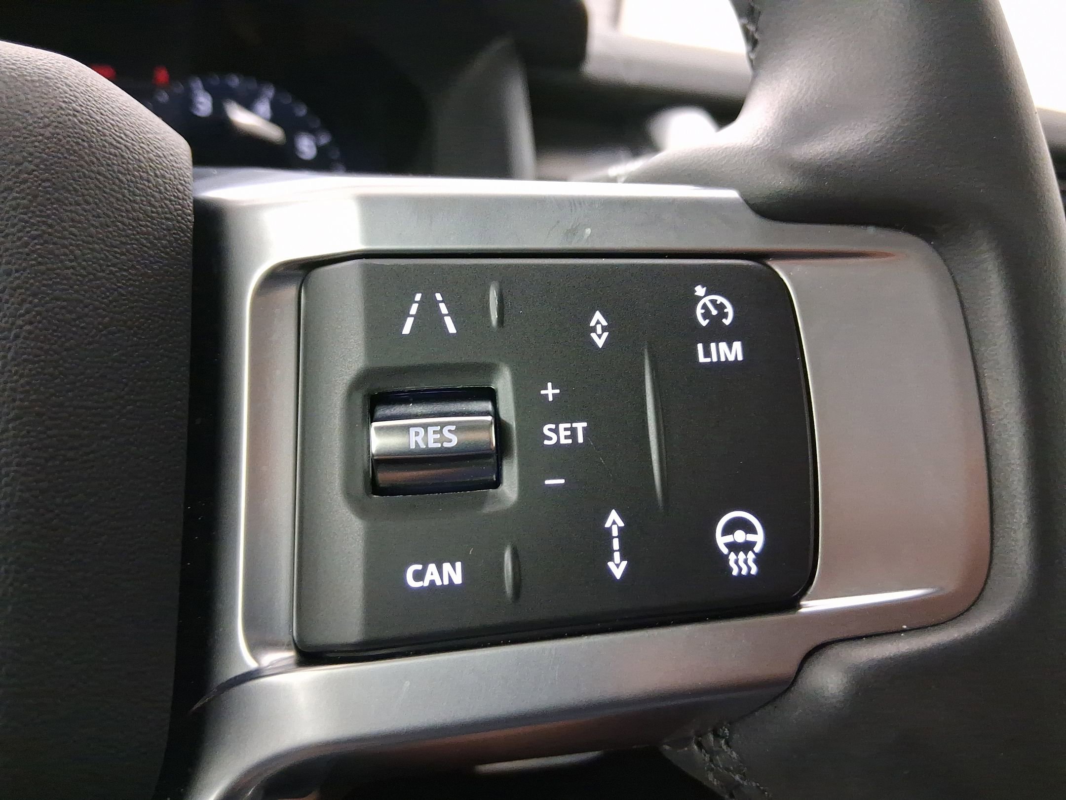 Used 2025 Land Rover Discovery Dynamic SE image 22