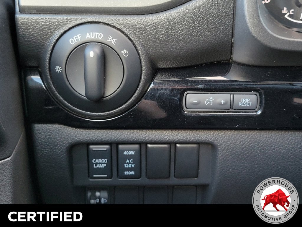 Used 2024 Nissan Titan SV w/ SV Convenience Package RWD image 27