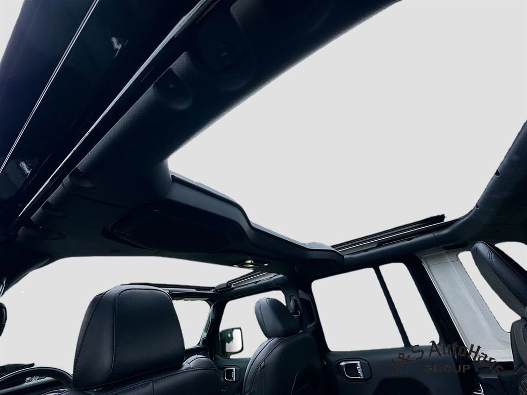 Used 2020 Jeep Wrangler Unlimited Sahara image 42